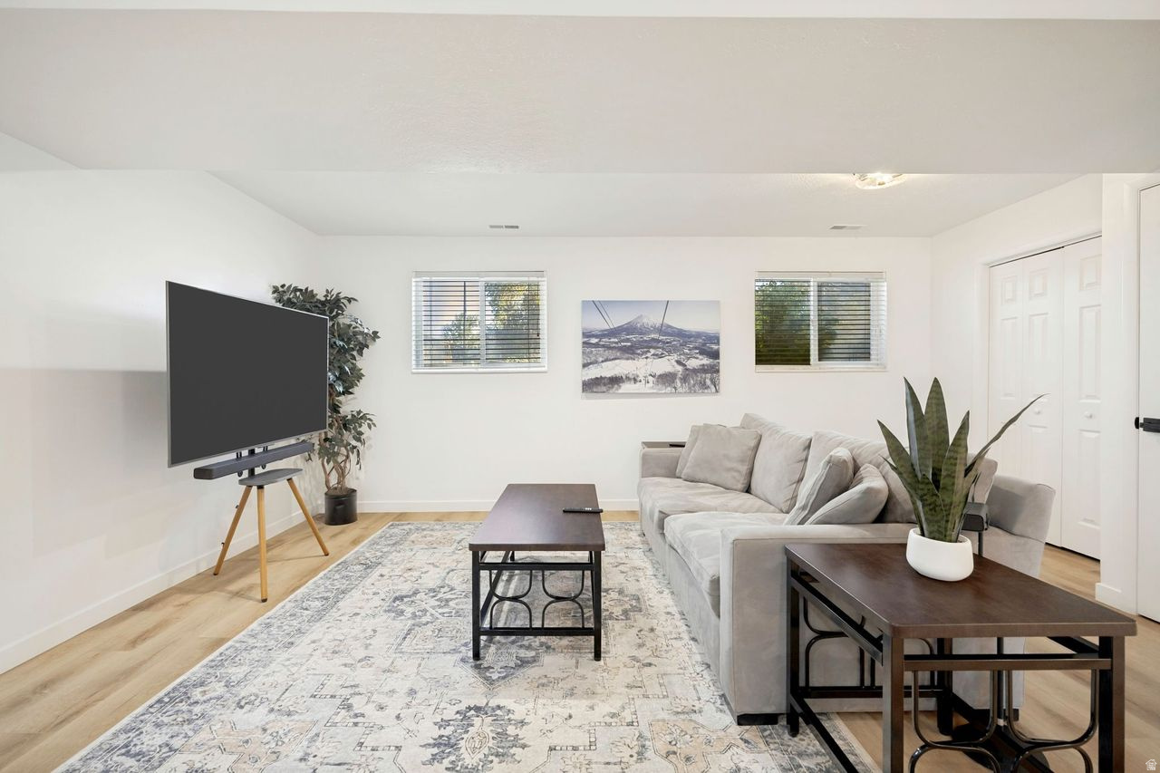 WHITE CITY - Residential