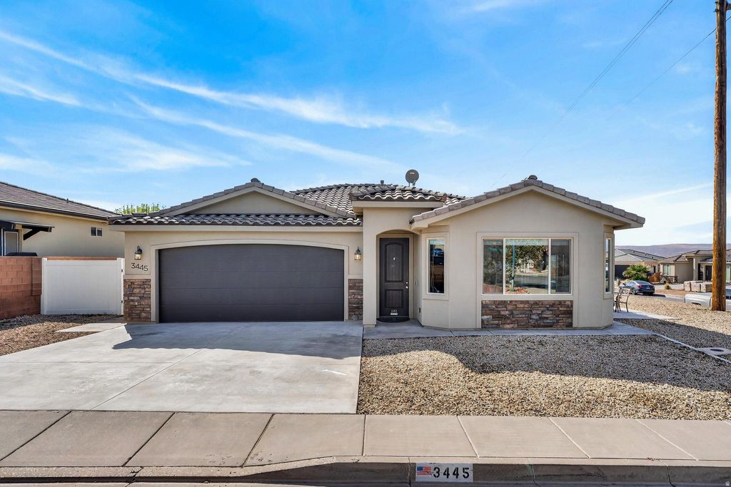 Photo of 3445 W 120 N, Hurricane, UT 84737 (MLS # 2142899)