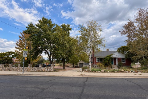 Tiny photo for 698 W 3800 S, Bountiful, UT 84010 (MLS # 2186568)