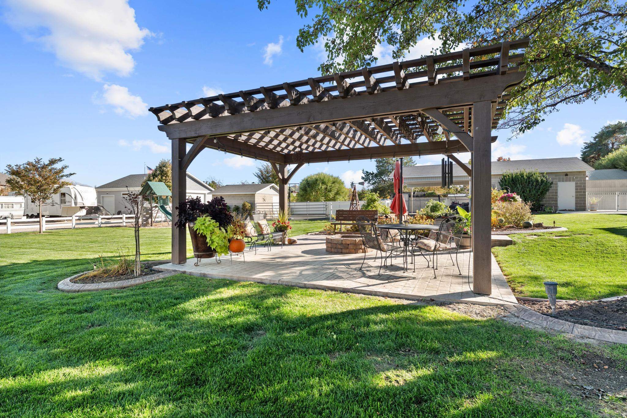 MEADOWS - Residential