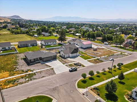 Tiny photo for 328 E 300 N, Richmond, UT 84333 (MLS # 2123572)