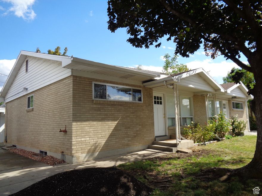 REMODELED SIDE BY SIDE BRICK DUPLEX IN HIGHLAND PARK.  NEW KITCHENS AND BATHS, INTERIOR PAINT, SOME REFINISHED HARDWOOD FLOORS AND NEW FLOORING.  EACH UNIT HAS PRIVATE BACK YARD AREA, SEPARATE DRIVEWAYS. ONE UNIT 2 BED 1 BATH WITH POTENTIAL TO USE 3RD BED OR DEN/OFFICE IN BASEMENT.  OTHER SIDE 3 BED 2 BATH- WITH EXTRA FAMILY ROOM AND DEN IN BASEMENT. GREAT RENTAL POTENTIAL FOR THIS EAST SIDE LOCATION OR OWNER OCCUPANT ONE SIDE AND RENT THE OTHER. SHOWS GREAT!  OWNER/AGENTS