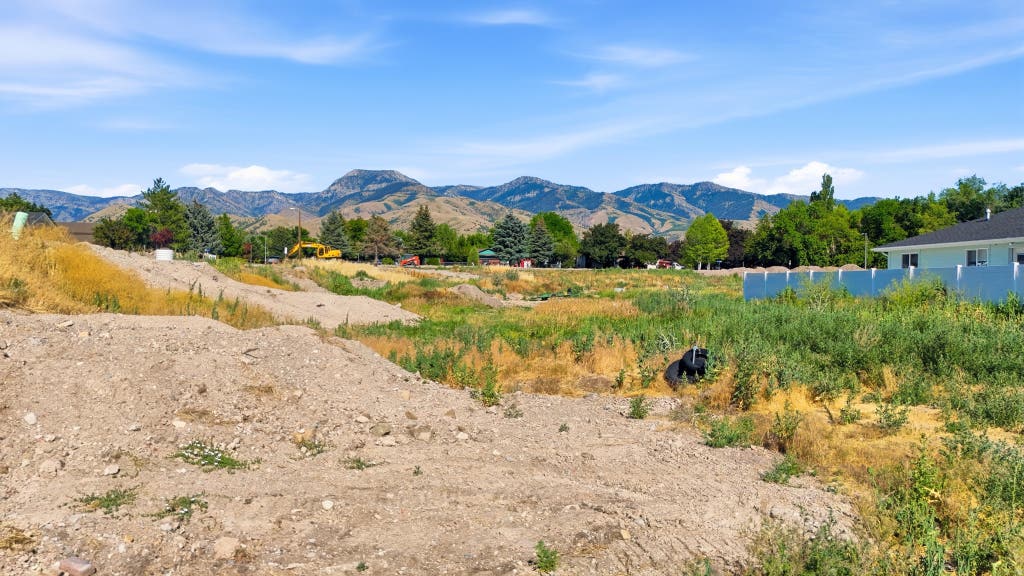 Photo of 246 W 400 N #10, Smithfield, UT 84335 (MLS # 2172800)