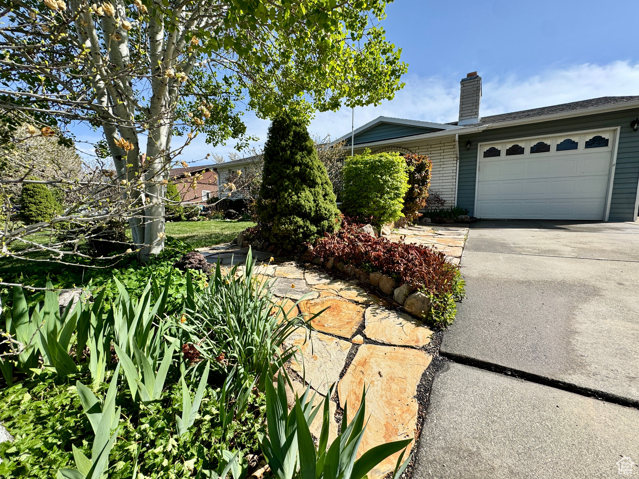 2033 W Knights Way, West Jordan, Utah image 2