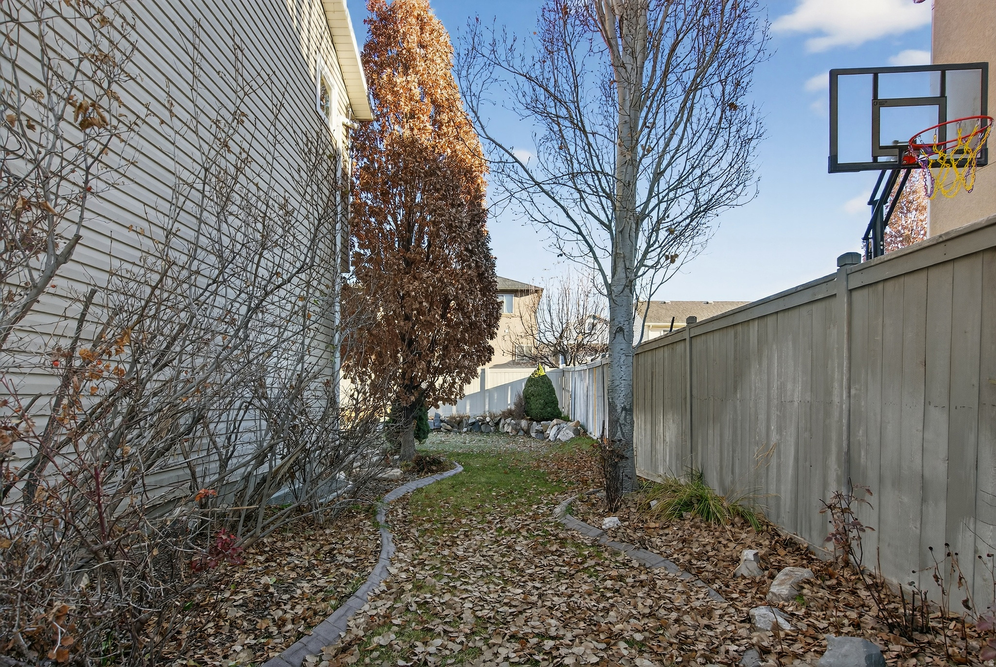 LONE TREE AT CIRCLE FIVE RANCH - Residential