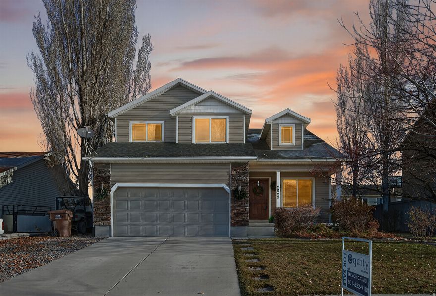 Beautiful 2 story home with updated kitchen counter tops and backsplash, new carpet and paint in basement, fully landscaped yard and finished basement. Home includes open to  the second story living room, large loft, 5 bedrooms and 3.5 bathrooms with easy access to schools, parks and the majority of amenities Eagle Mountain offers. Buyer and buyers agent to verify all listing information