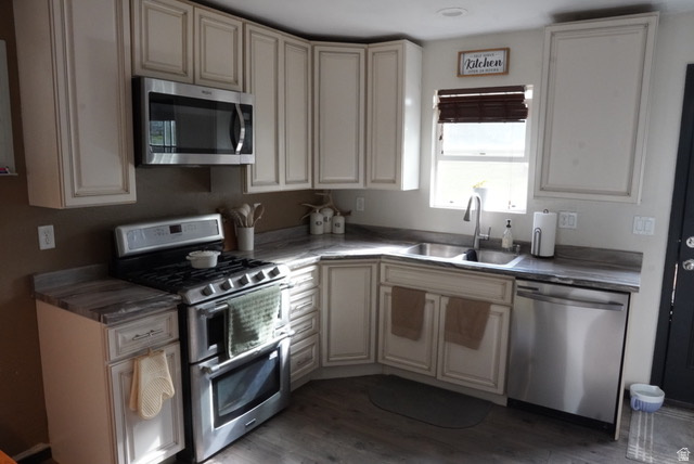 LOVERS DELIGHT - Residential