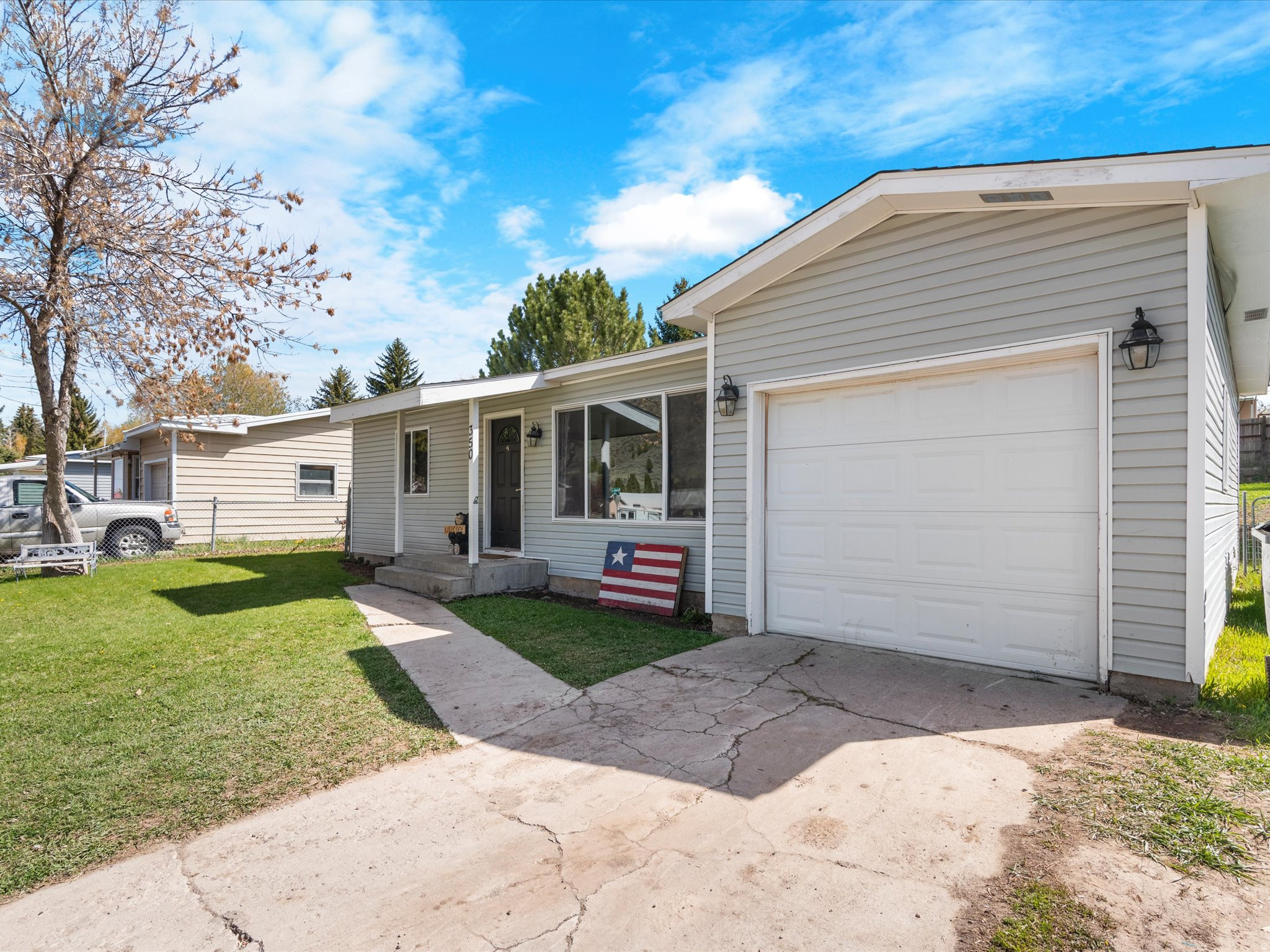 LOVERS DELIGHT - Residential