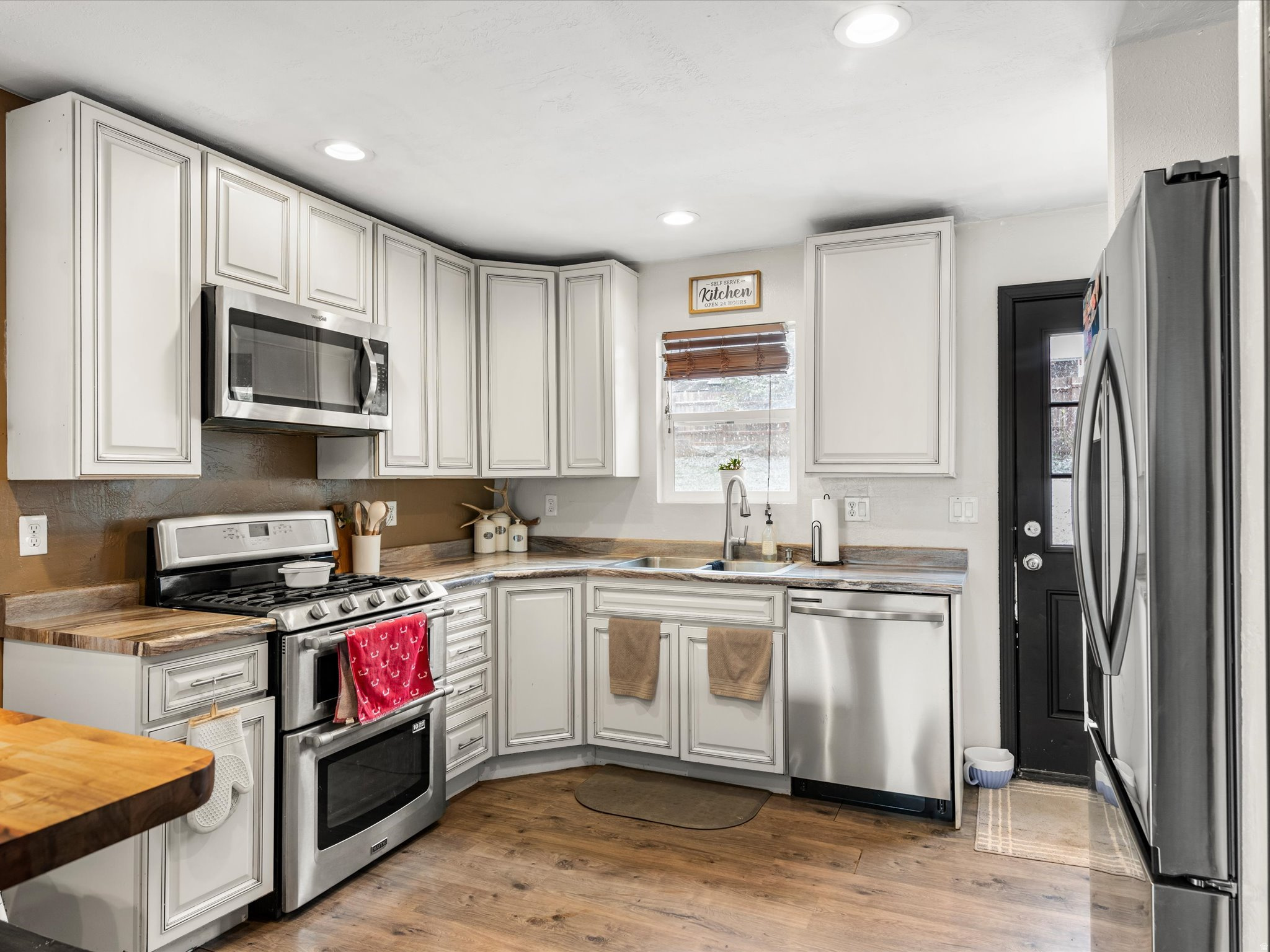 LOVERS DELIGHT - Residential