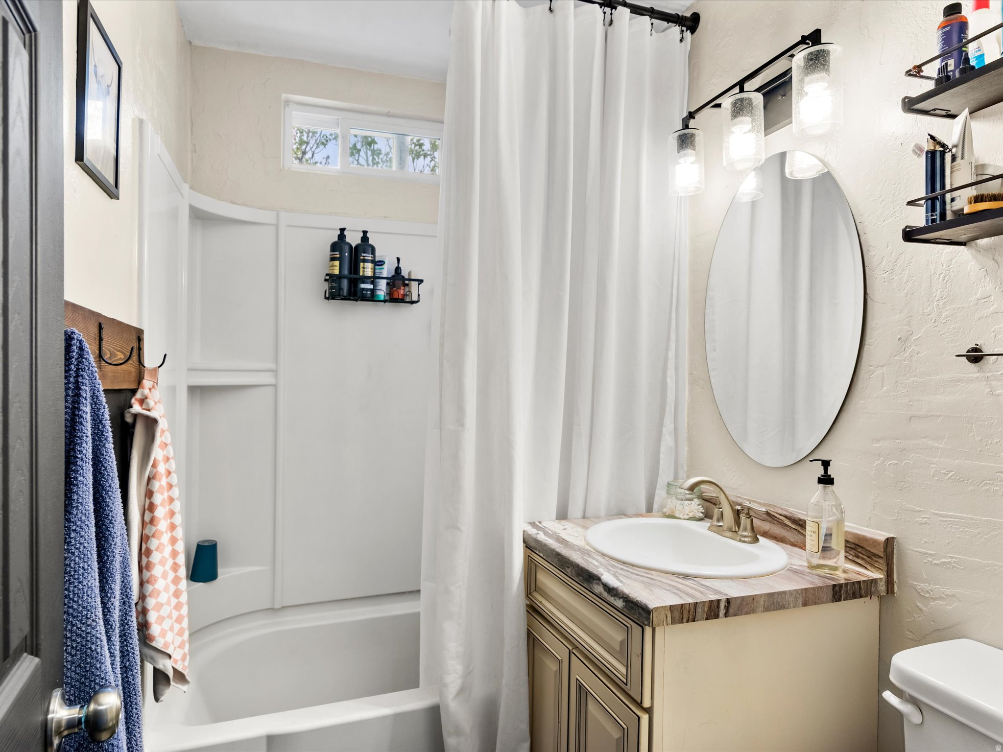 LOVERS DELIGHT - Residential