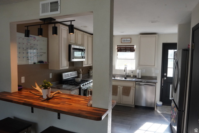 LOVERS DELIGHT - Residential