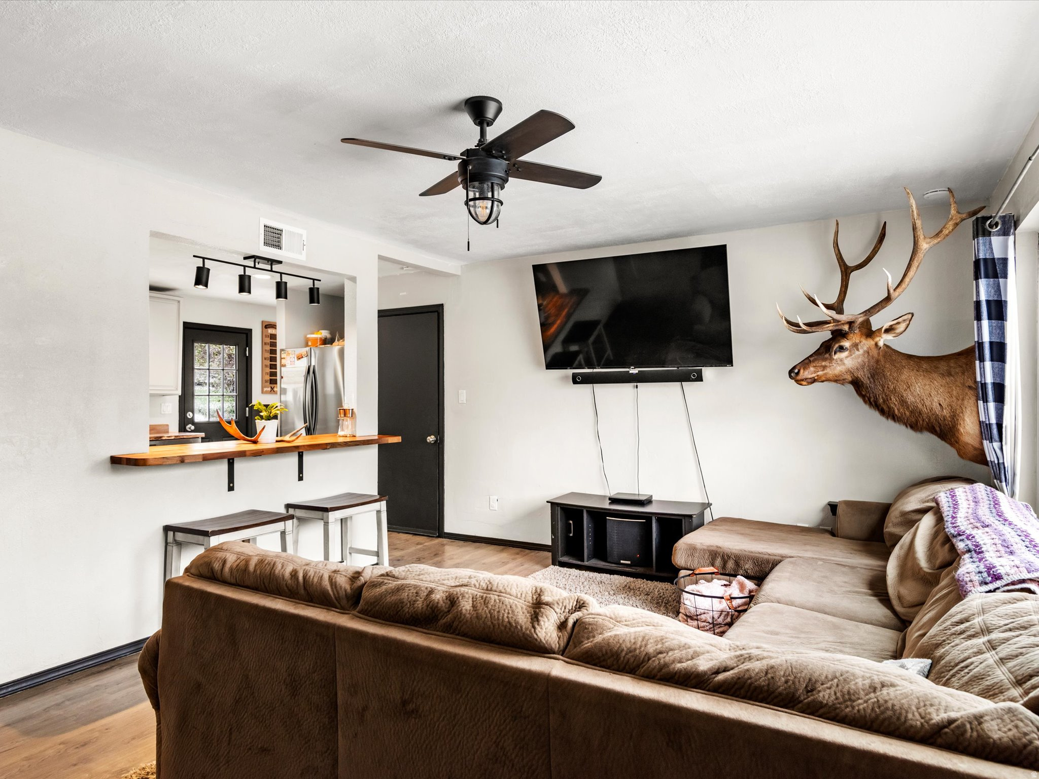 LOVERS DELIGHT - Residential