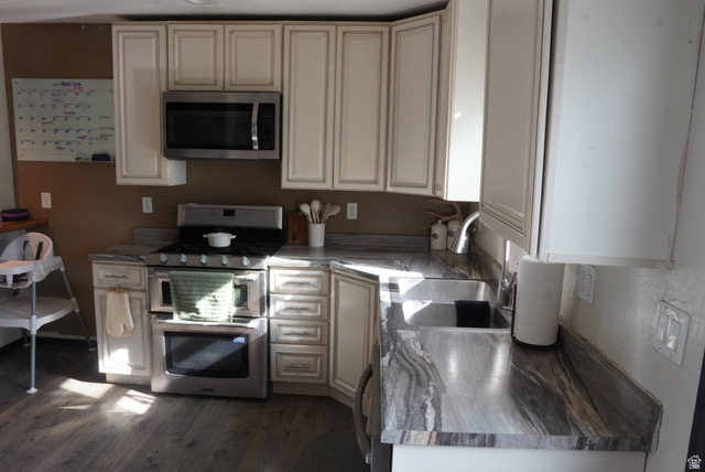 LOVERS DELIGHT - Residential