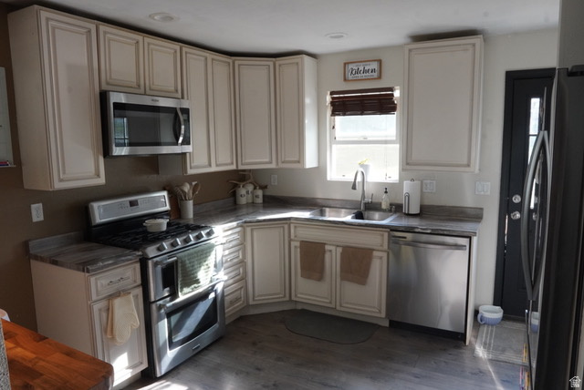 LOVERS DELIGHT - Residential