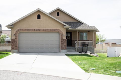 Photo of 1013 W 3000 N, Pleasant View, UT 84414 (MLS # 2151158)