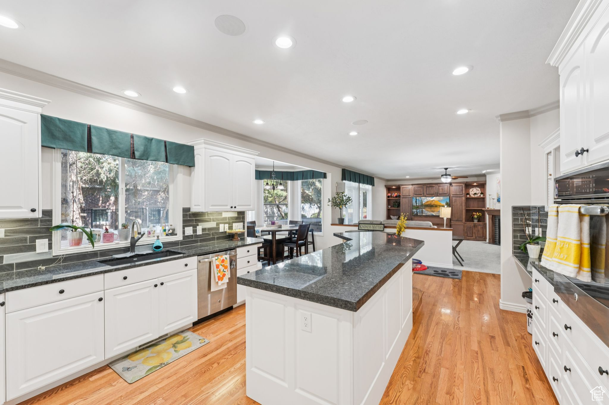 MOUNTAIN MEADOWS - Residential