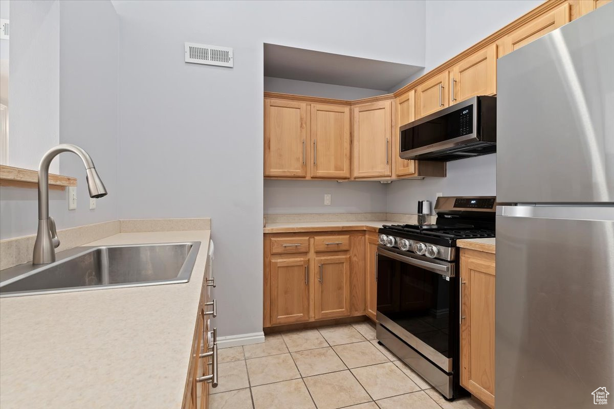 BROOKLYN CONDOMINIUMS PHASE 1 - Residential