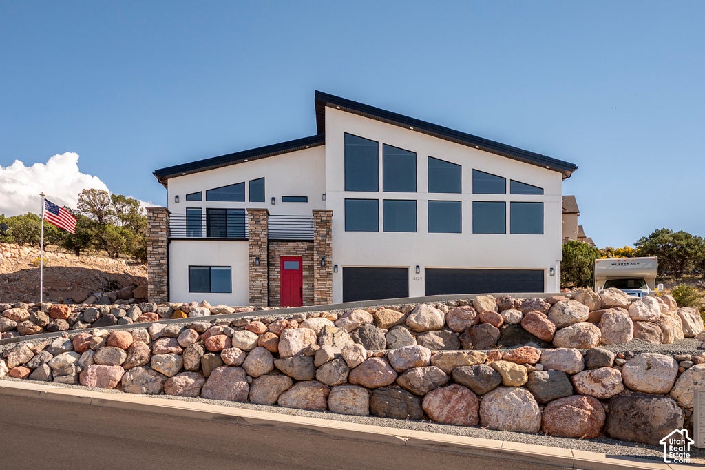 Photo of 3327 W KINGSBURY DR, Cedar City, UT 84720 (MLS # 2190561)