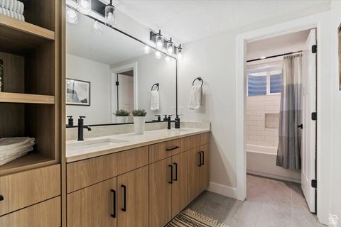 Tiny photo for 71 S HARVS LN, Kaysville, UT 84037 (MLS # 2116183)