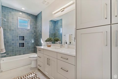 Tiny photo for 71 S HARVS LN, Kaysville, UT 84037 (MLS # 2116183)