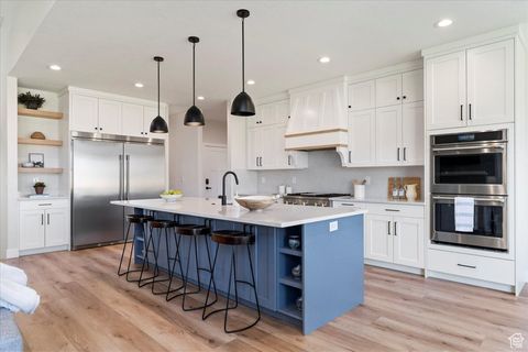 Tiny photo for 71 S HARVS LN, Kaysville, UT 84037 (MLS # 2116183)
