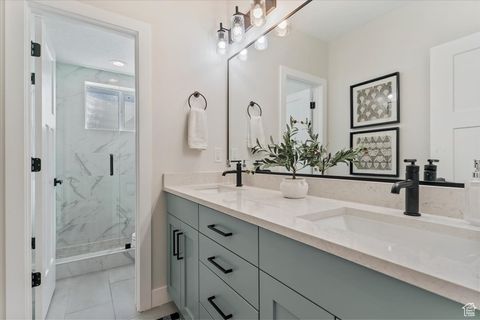 Tiny photo for 71 S HARVS LN, Kaysville, UT 84037 (MLS # 2116183)