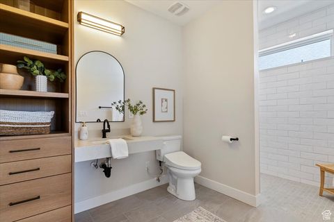 Tiny photo for 71 S HARVS LN, Kaysville, UT 84037 (MLS # 2116183)
