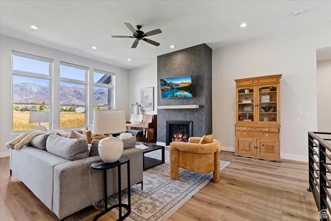 Tiny photo for 71 S HARVS LN, Kaysville, UT 84037 (MLS # 2116183)