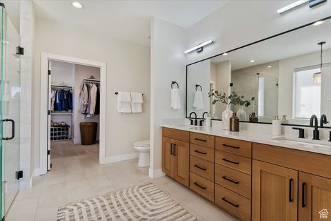 Tiny photo for 71 S HARVS LN, Kaysville, UT 84037 (MLS # 2116183)