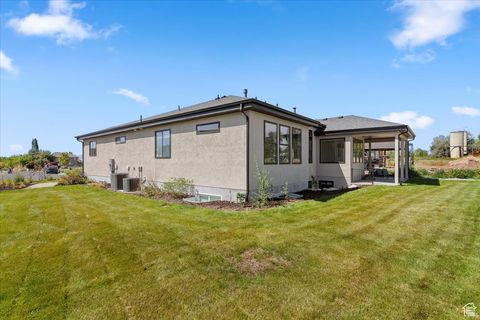 Tiny photo for 71 S HARVS LN, Kaysville, UT 84037 (MLS # 2116183)