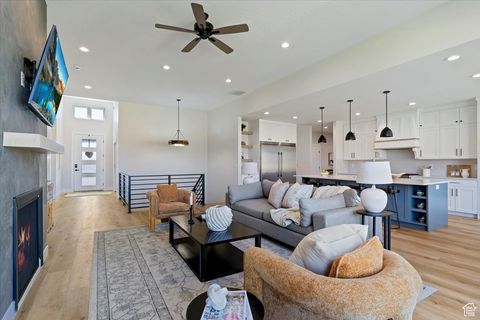 Tiny photo for 71 S HARVS LN, Kaysville, UT 84037 (MLS # 2116183)