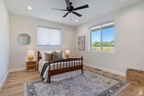 Tiny photo for 71 S HARVS LN, Kaysville, UT 84037 (MLS # 2116183)