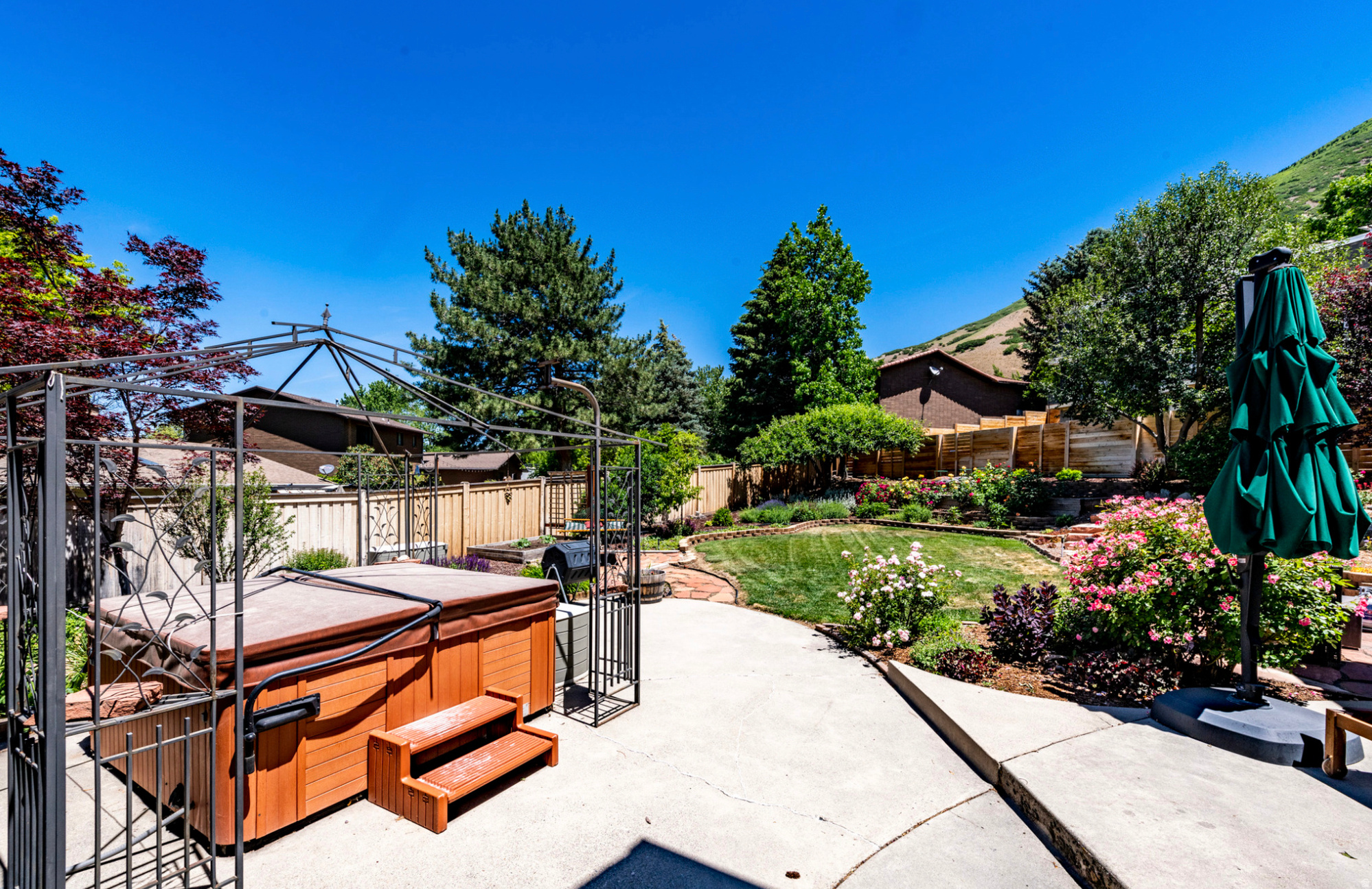 TOP OF THE WORLD - Residential