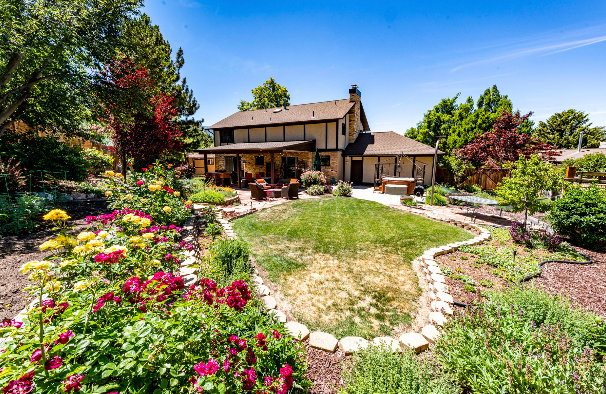 TOP OF THE WORLD - Residential