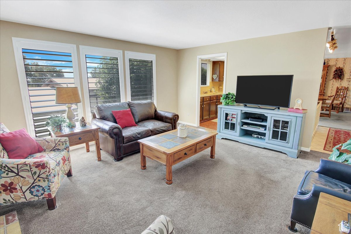 North Ogden, Utah 84414, United States, 4 Bedrooms Bedrooms, ,2 BathroomsBathrooms,Residential,Pending,44217