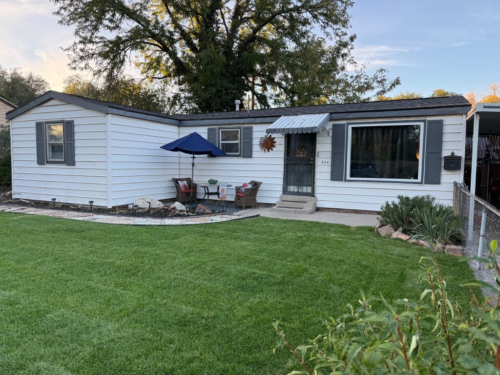 Photo of 824 W DALTON AVE, Salt Lake City, UT 84104 (MLS # 2186549)