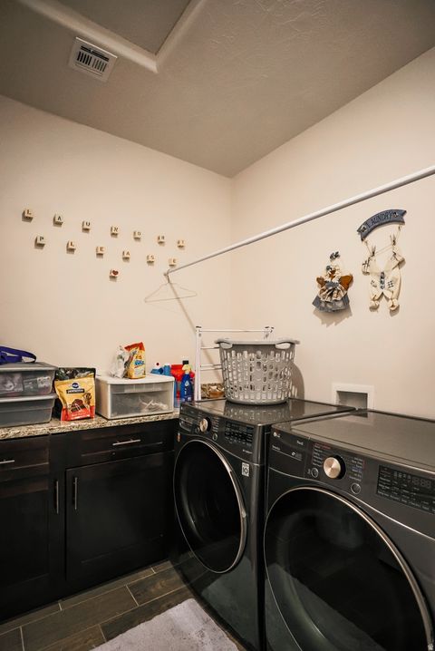 Tiny photo for 1228 E GORDON LN, Washington, UT 84780 (MLS # 2142362)