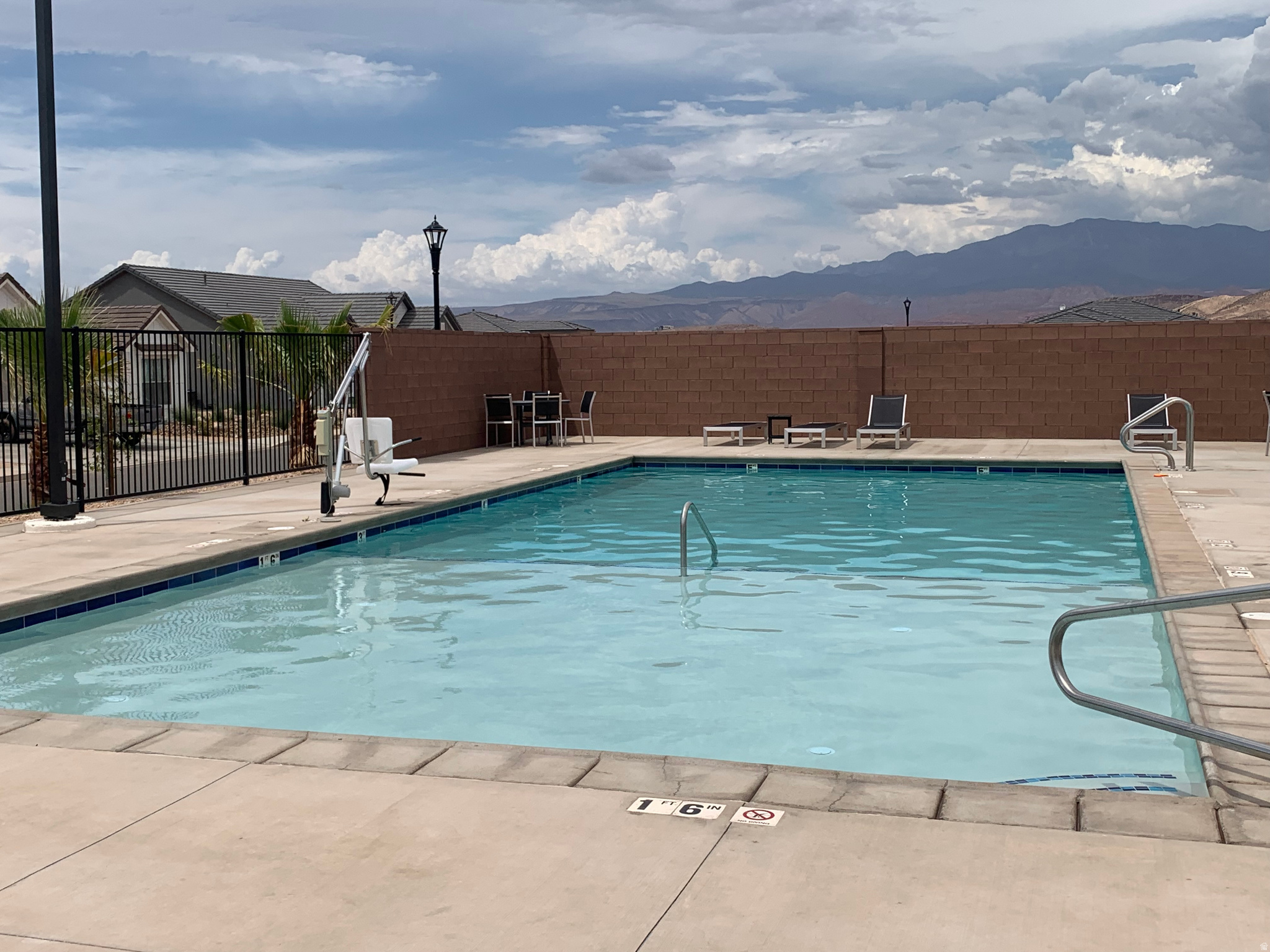 WARNER GATEWAY - Residential