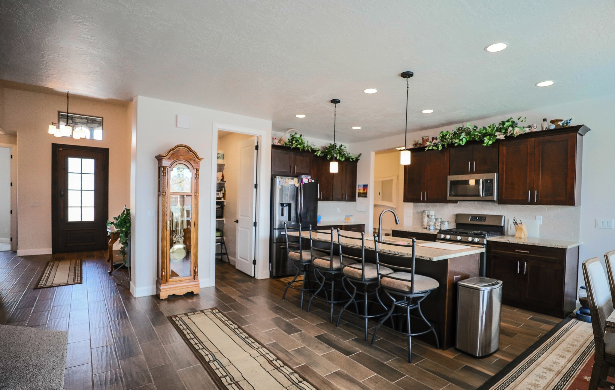 WARNER GATEWAY - Residential