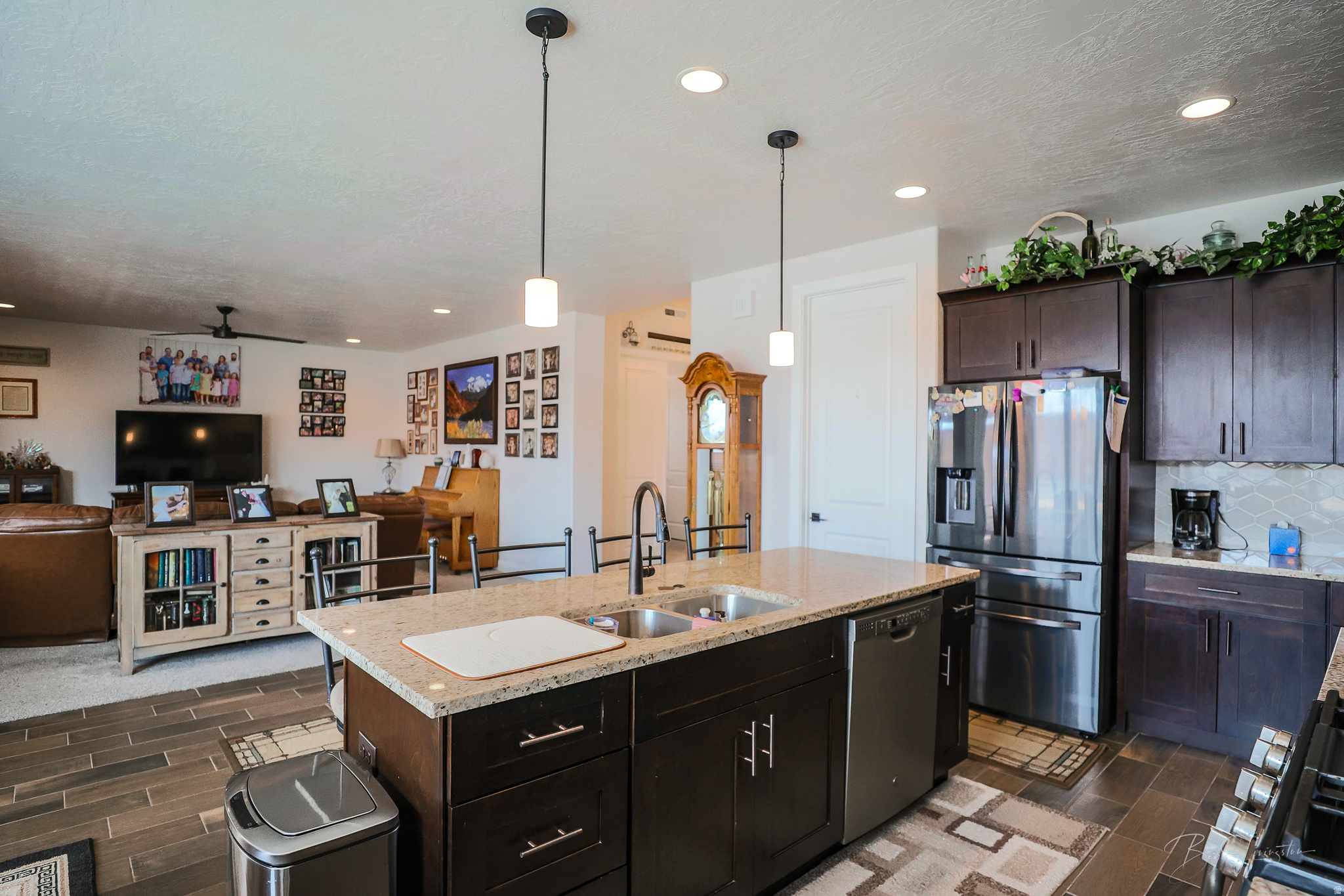 WARNER GATEWAY - Residential