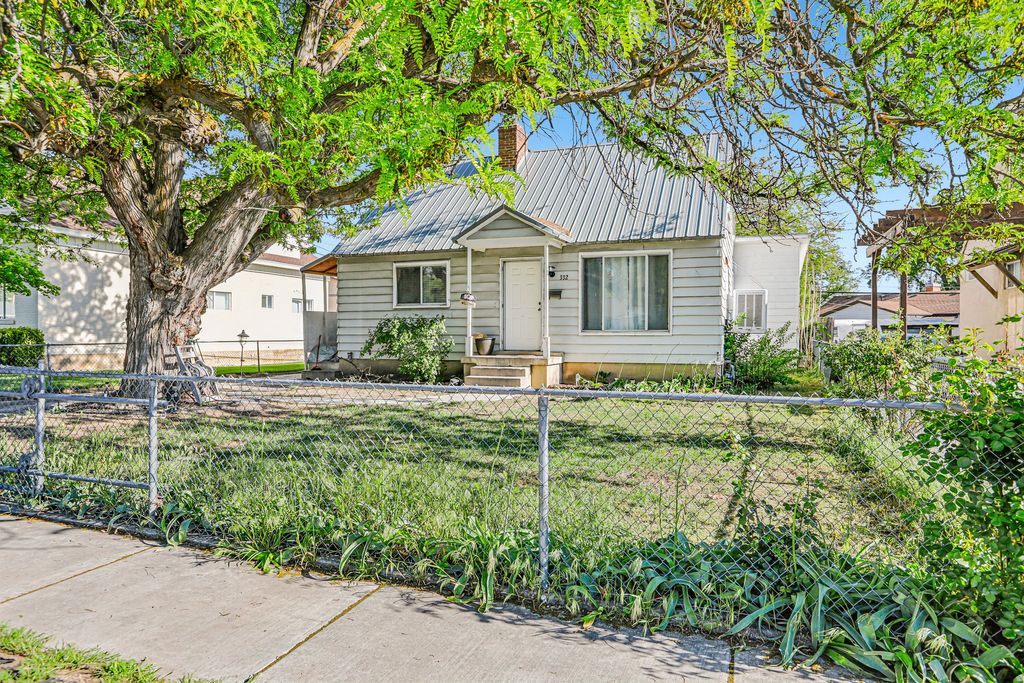 Photo of 332 E 200 S, American Fork, UT 84003 (MLS # 2156592)