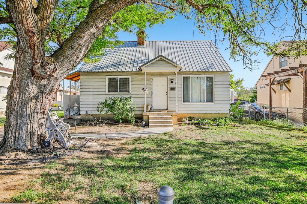 Photo of 332 E 200 S, American Fork, UT 84003 (MLS # 2156592)