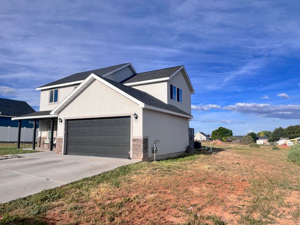 Photo of 914 N 240 W, Blanding, UT 84511 (MLS # 2159156)