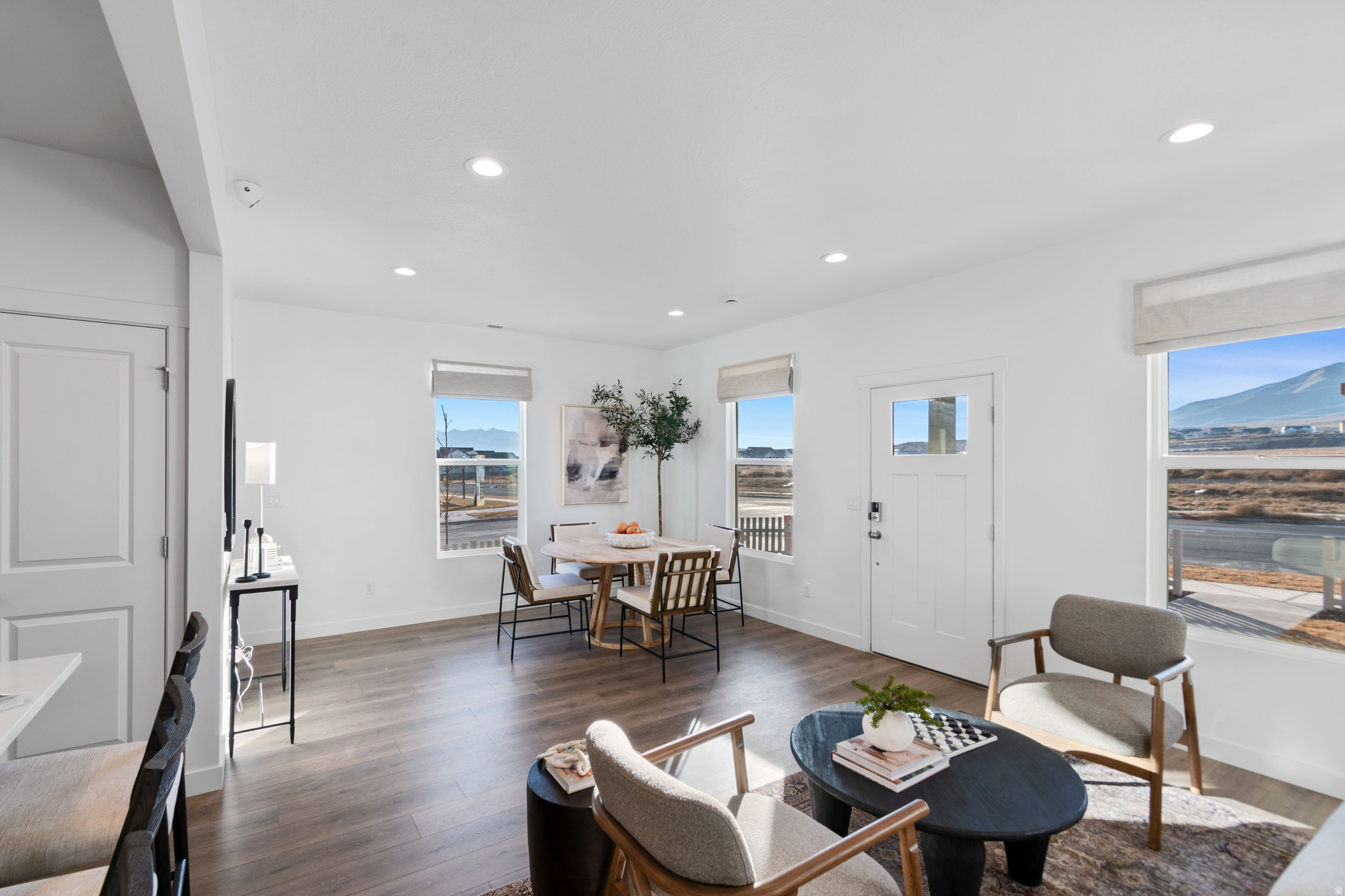 BEACON POINTE - Residential