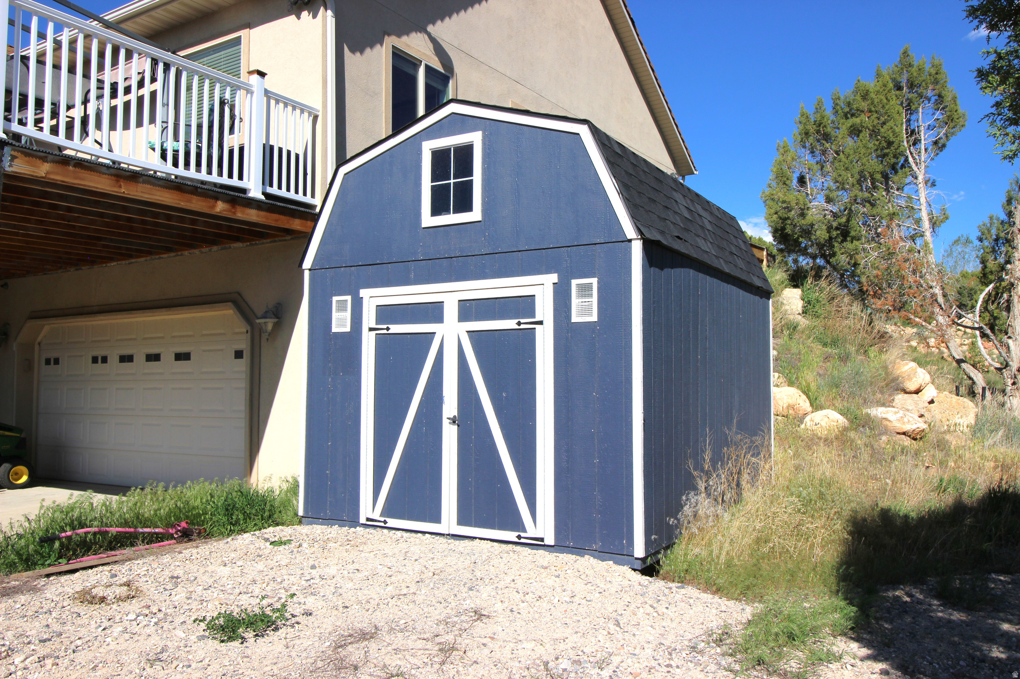 EAGLE'S LANDING - Residential