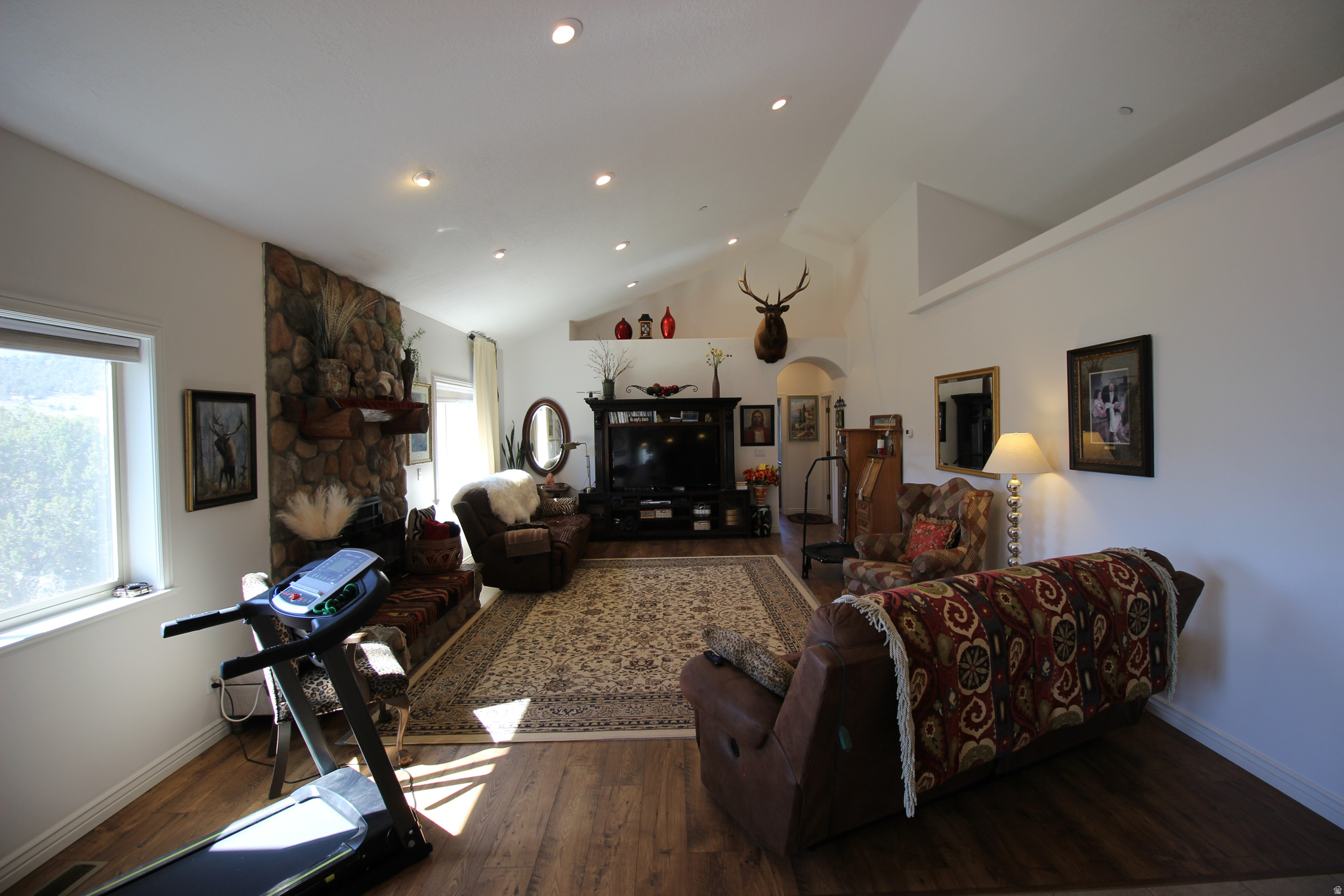 EAGLE'S LANDING - Residential