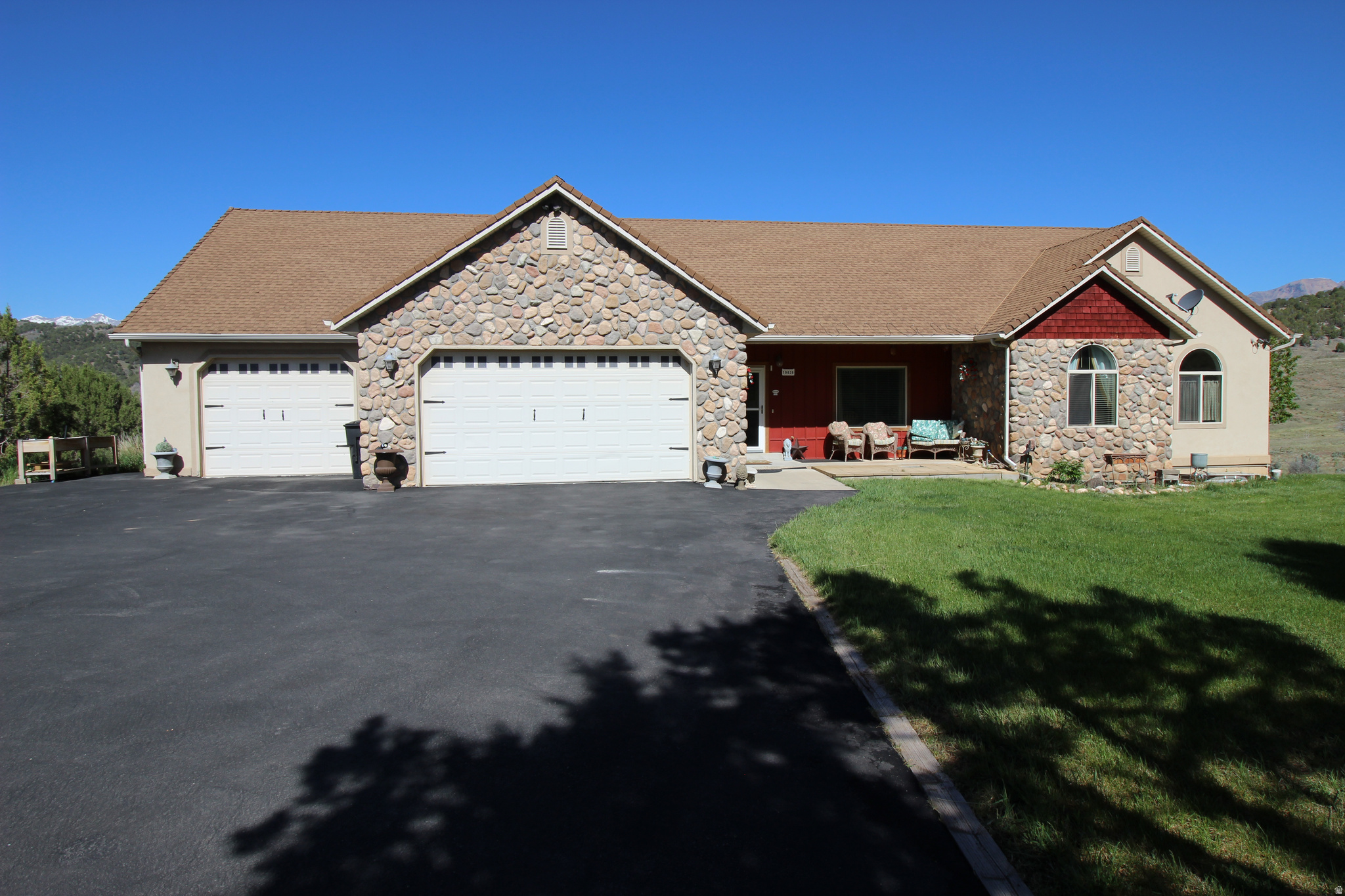 EAGLE'S LANDING - Residential