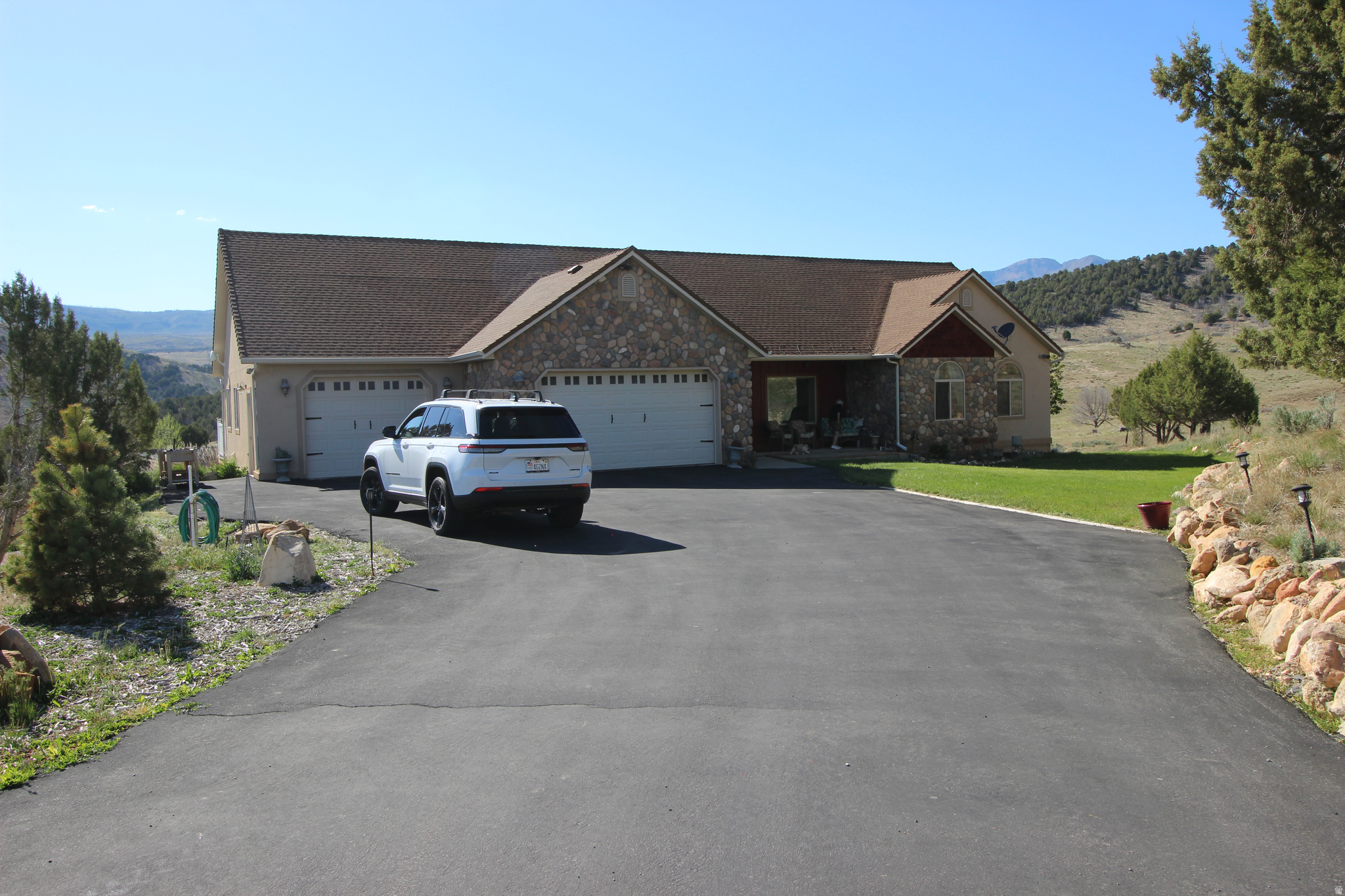 EAGLE'S LANDING - Residential