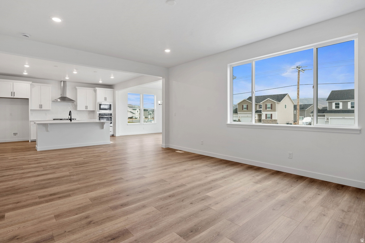 PONY EXPRESS ESTATES - Residential