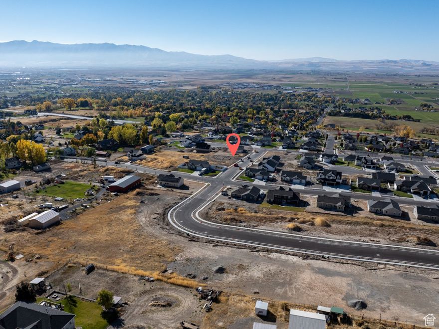 This is your chance to own a piece of Hyde Park bench! A total of 0.33 Acres of paradise! Located in the desired Mountain Gate Subdivision in Hyde park. Mountain and Valley Views to enjoy! CC&Rs require a minimum of 1,500 sq ft on the main floor for a rambler, or 2,000 sq ft above grade for a 2 Story home, with basements. You can bring your own builder. Call agent for more details.